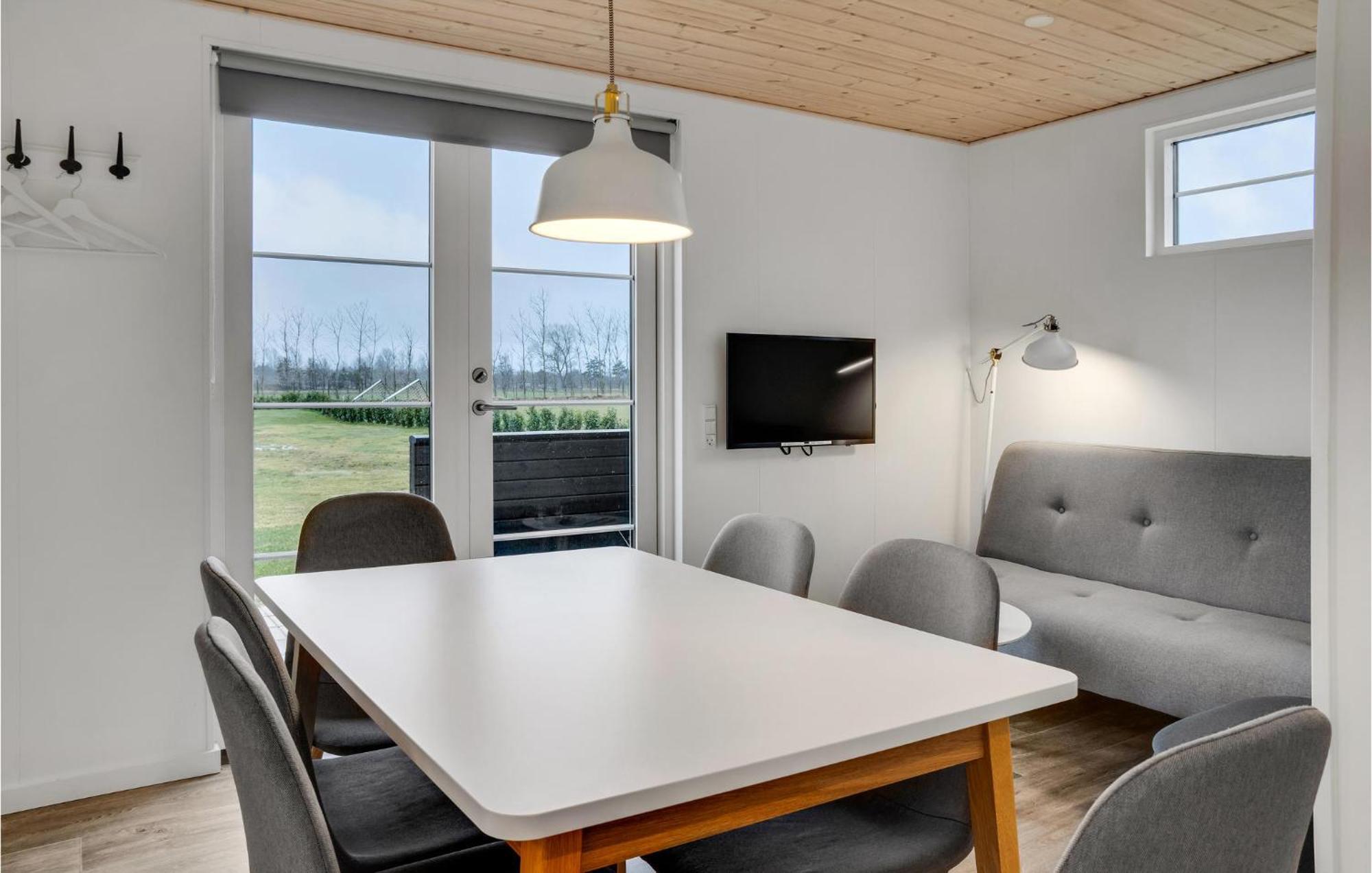2 Bedroom Nice Apartment In Vaeggerlose Boto By Экстерьер фото